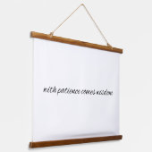 Met patiënthout met wandbekleding tegen de wand hangend wandkleed (Gebogen)