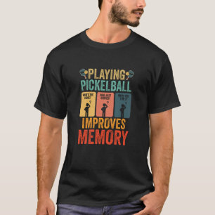 Met Pickleball spelen verbetert de Memory Dink Pla T-shirt