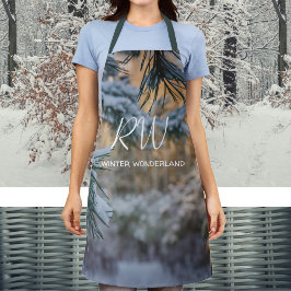 Met sneeuw bedekte grenentakken schort