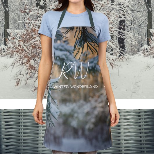 Met sneeuw bedekte grenentakken schort