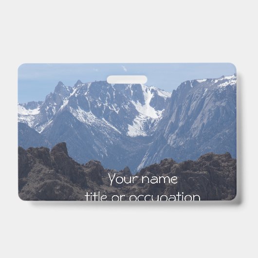 Met sneeuwgemap beklede bergen van de Lone Pine Badge (Front)