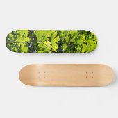 Met zondeklapte bladeren in het bos skateboard (Horizontaal)