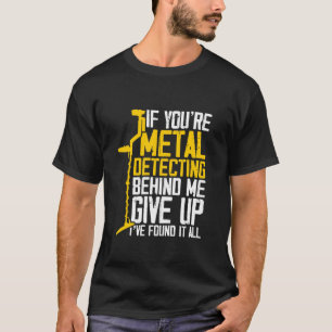 Metaaldetector die schatzoektocht doet voor metaal t-shirt