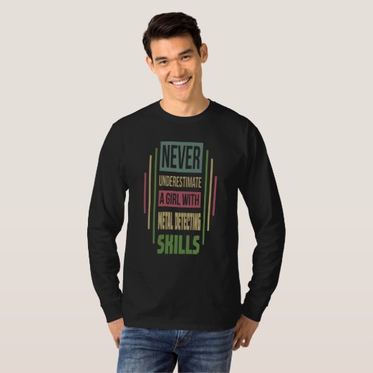 Metal Detecting Skills Never Underestimate A Girl T-shirt (Voorkant volledig)