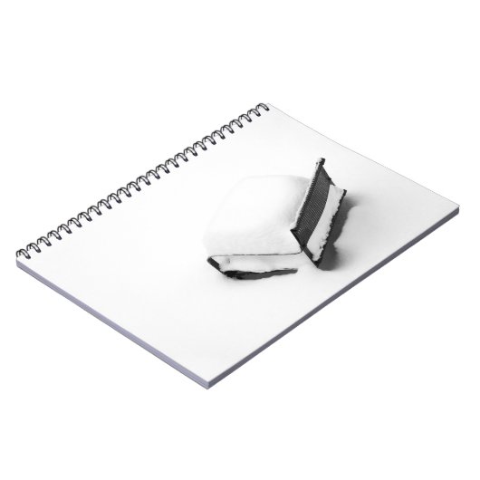  metalen stoel vol sneeuw notitieboek (Linkerzijde)