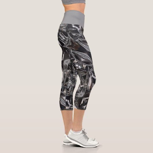 Metallic Abstract 101 Steel Gray Capri Leggings (Droite)