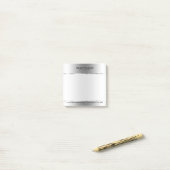 Metallic glanzende zilver-grijze achtergrond post-it® notes (Op bureau)