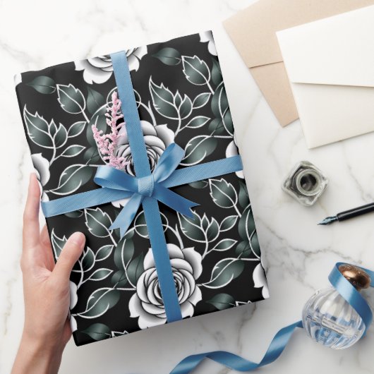 Metallic Silver Roses With Dark Green Leaves Cadeaupapier (Geschenken)