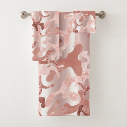Metallisch roos Gouden Glitter + Blush Roze Camo P Bad Handdoek (Insitu)