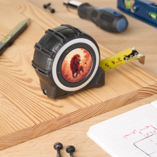 Mètre Ruban Deep Crimson Glow – The Lion of Burning Destiny. (Boiseries)