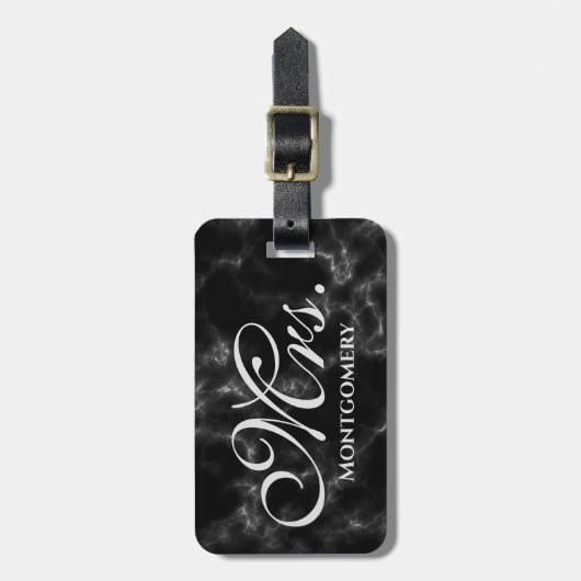 Mevrouw Black Marble Script Monogrammed Name Bagagelabel (Voorkant verticaal)