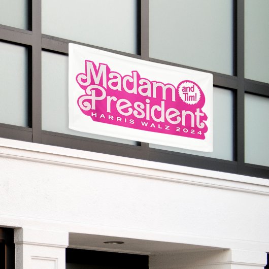 Mevrouw President | Harris Walz Spandoek (Buitenkant Gebouw)
