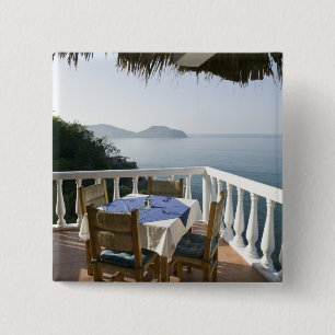 Mexico, Guerrero, Zihuatanejo. Cafétafel over Vierkante Button 5,1 Cm