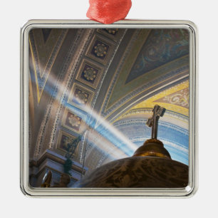 Mexico, Morelia. Zonnestralen dringen binnen Metalen Ornament