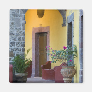 Mexico, San Miguel de Allende, Boogvormige ingang Magneet