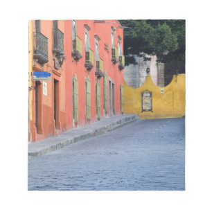 Mexico, San Miguel de Allende, Huizen langs Notitieblok