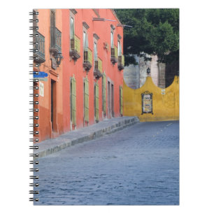 Mexico, San Miguel de Allende, Huizen langs Notitieboek