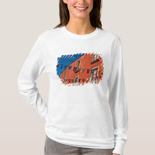 Mexico, San Miguel de Allende. Kleurrijke banieren T-shirt