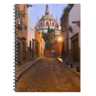 Mexico, San Miguel de Allende. Vroege ochtend Notitieboek