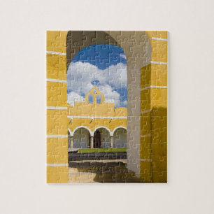 Mexico, Yucatan, Izamal. Het franciscaner klooster Legpuzzel