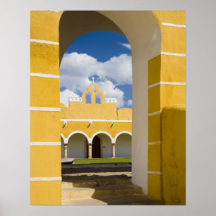 Mexico, Yucatan, Izamal. Het franciscaner klooster Poster