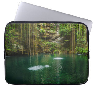 Mexico, Yucatan, Schilderachtig meer Laptop Sleeve