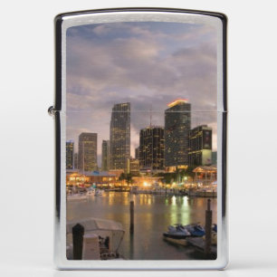 Miami financiële skyline bij schemering