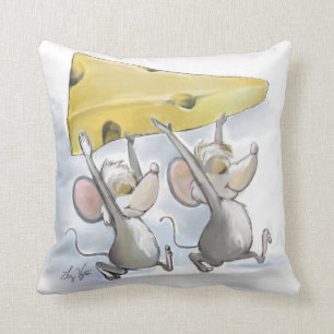 MIC et Mac apportant le coussin de fromage