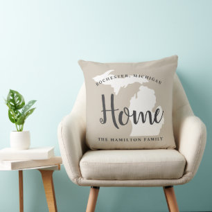 Michigan Home Beige Script Familie Monogram Kussen