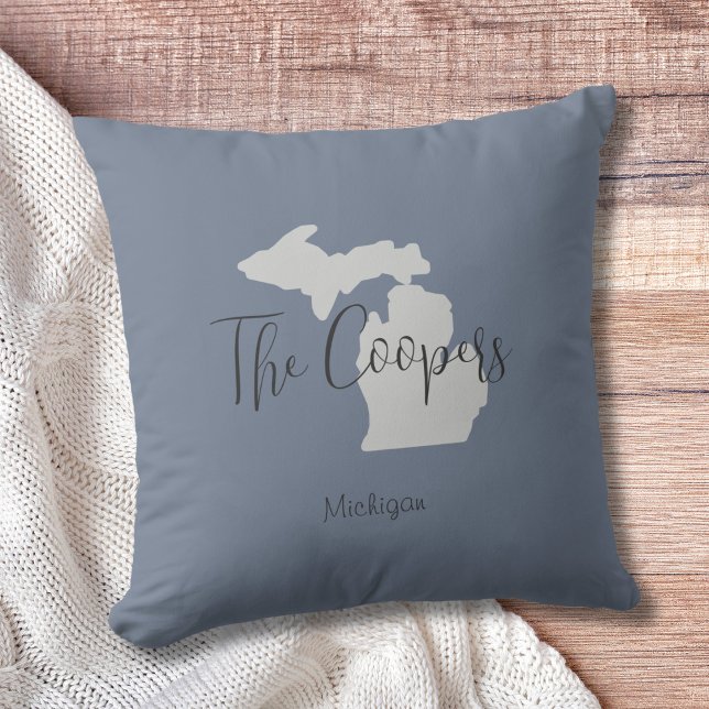Michigan State Familienaam Sierkussen (Show pride for your state and personalize it!  "love makes this house a home in <your state>")