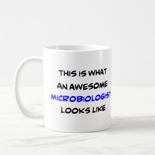 microbiologiste, énorme tasse de café (Gauche)