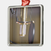 Microfoon in Studio Metalen Ornament (Links)