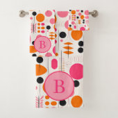 Mid Century Abstract Pattern Kleurrijke Monogram Bad Handdoek (Insitu)