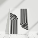 Mid Century Art moderne noir et blanc Abstrait<br><div class="desc">Élevez votre espace de vie avec l'attrait élégant et sophistiqué de cette affiche d'art Abstrait moderne noir et blanc du milieu du siècle. Cette pièce incarne l'essence du design moderne du milieu du siècle, alliant minimalisme et contrastes audacieux et frappants qui attirent l'attention. L'affiche présente une composition abstraite de formes...</div>