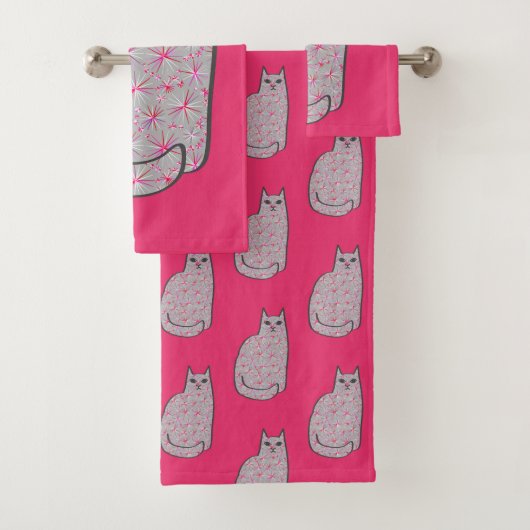 Mid-Century Modern Cat, Grey and Fuchsia Pink Bad Handdoek (Insitu)