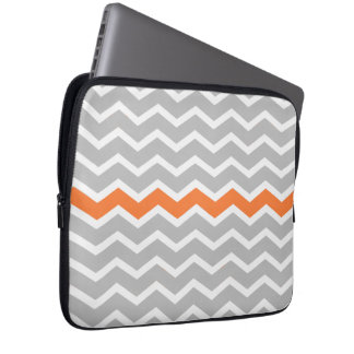 Mid Century Modern Gray Chevron met Oranje Laptop Sleeve