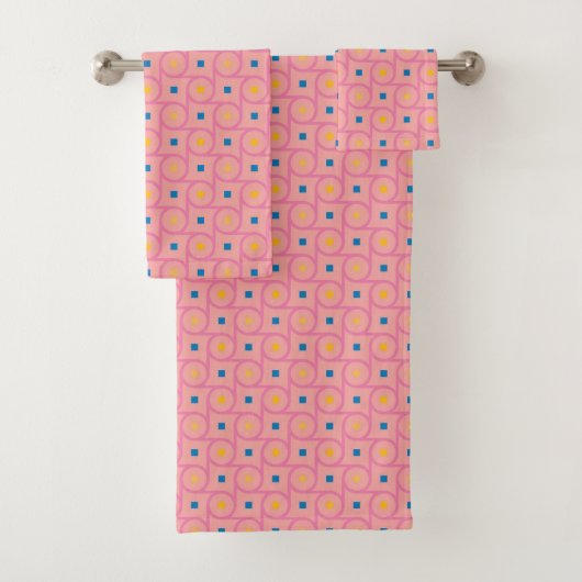 Mid Century Modern Roze Interlocking Cirkel Bad Handdoek (Insitu)