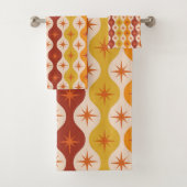 Mid Century Oranje Mod Stars op ogeenpatroon Bad Handdoek (Insitu)