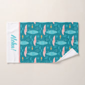 Mid Century Pink Catamaran - Blue Background (Serviette à main)