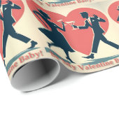 Mid Century Valentijn Hip Martini Dancing Paar Cadeaupapier (Rol Hoek)