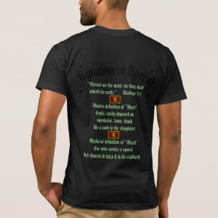 Middeleeuws dorp in het boreale bos t-shirt