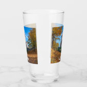 Middeleeuws kasteel omgeven door bos glas (Links)