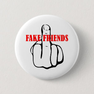 Middelvinger Fake Friends Ronde Button 5,7 Cm