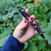 middelvingers omhoog feminist zwarte inkt pen