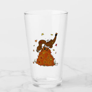 Midg in een stapel van lederen tumbler glas