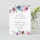 Midnight Blooms | Paarse en blauwe bloemenbruiloft Kaart (Staand voorkant)