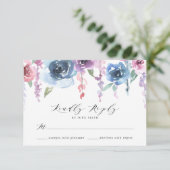Midnight Blooms | Paarse en blauwe bloemenbruiloft RSVP Kaartje (Staand voorkant)