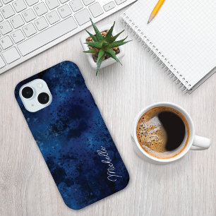 Midnight Blue Moody Waterverf Monogram iPhone 15 Hoesje