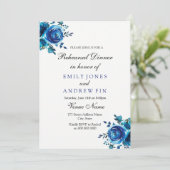 Midnight Blue Roos Floral Wedding Rehearsal Dinner Kaart (Staand voorkant)