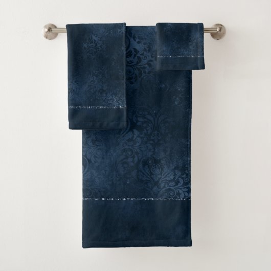 Midnight Navy Romance | Blue Satiny Grunge Damask Bad Handdoek (Insitu)